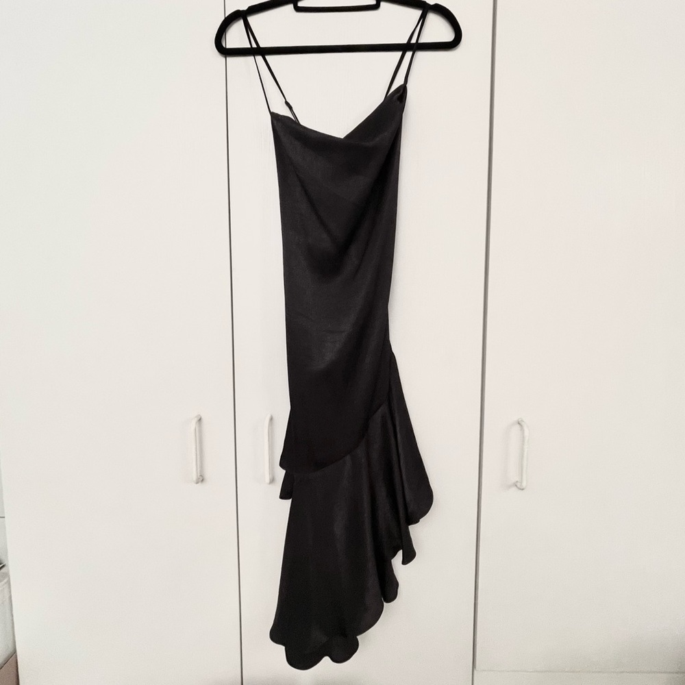 NWT LULU’S Black Strappy Ruffled Detail Satin Mermaid Pretty Midi Dress Size S